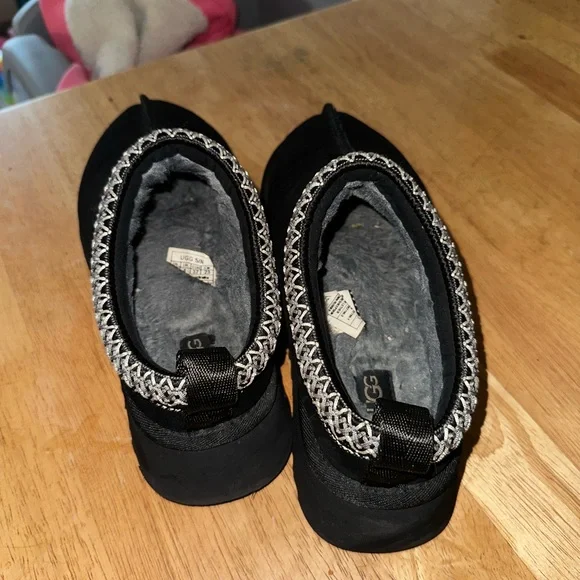 UGG Black Slippers with Gray Trim - Picture 5 of 6
